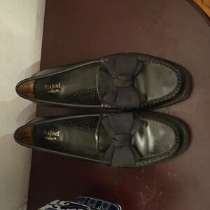 Weejuns black bow Loafers 8M